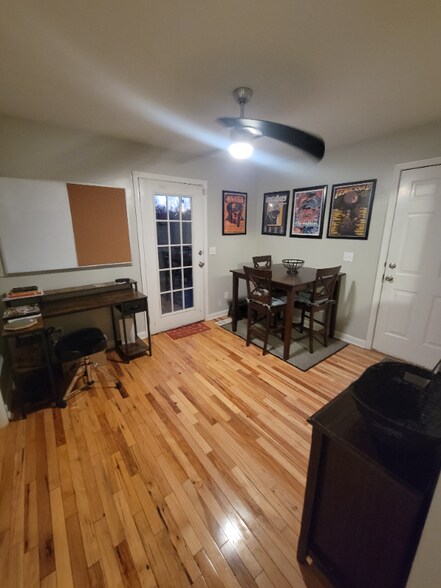 Building Photo - 524 Rothwood Ave