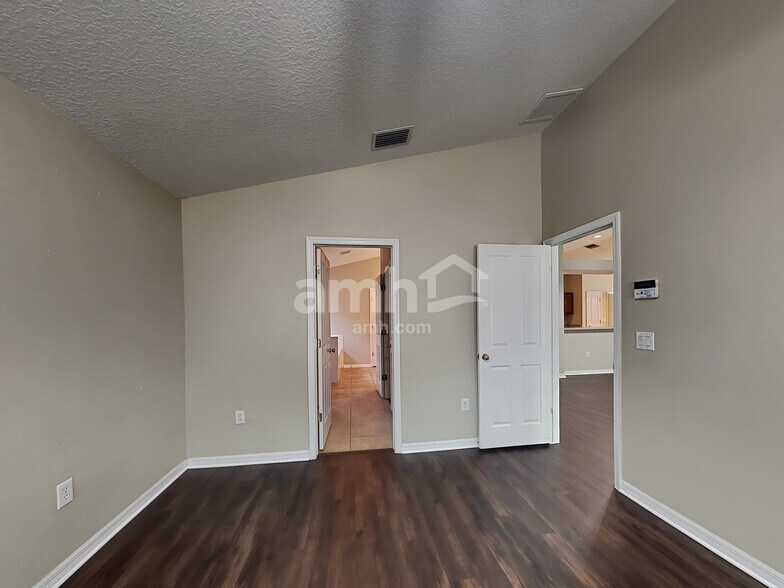 Building Photo - 7014 Monarch Park Dr