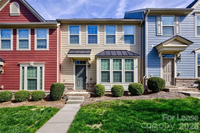 Building Photo - 1731 Evergreen Dr