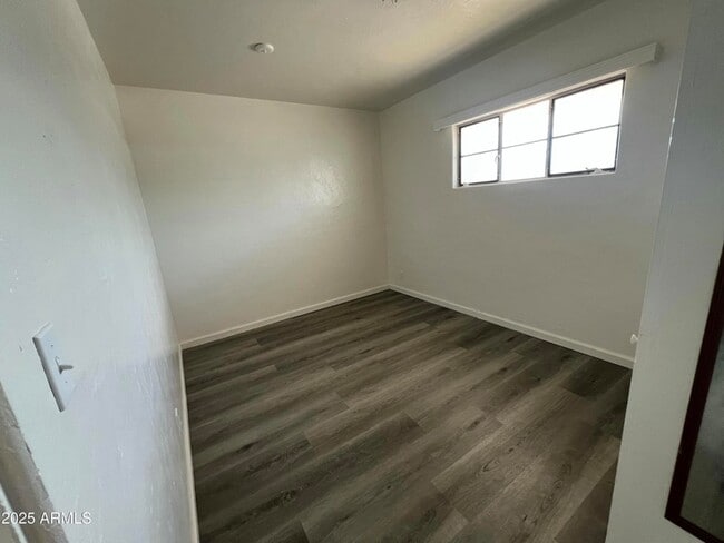 Building Photo - 1137 S Judd St