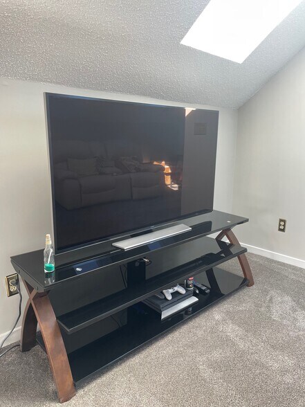 Loft Tv #2 - 219 Island Cove Ct