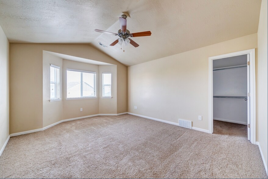 Building Photo - 4299 N Cresthaven Ln