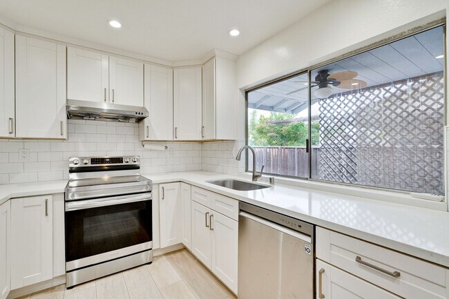 Building Photo - 3 BEDROOM 2 BATH House in Branham-Jarvis Neighborhood
