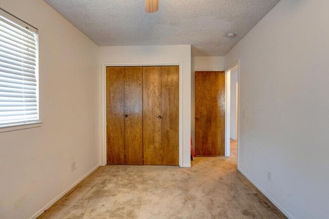 Building Photo - 2768 Saratoga Ave