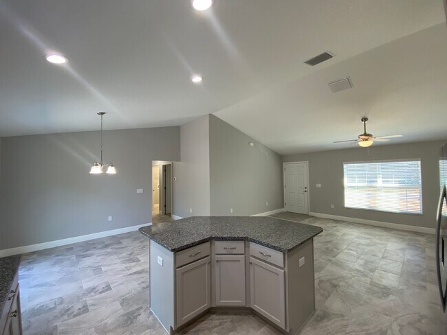 Building Photo - 14902 Southwest 24 Circle