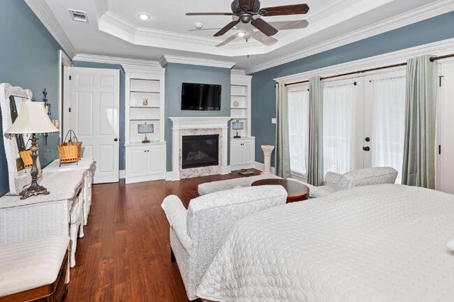 Building Photo - Beautiful Executive style home on an acre