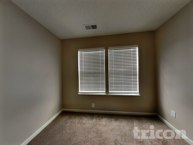 Building Photo - 149 Fox Grove Cir