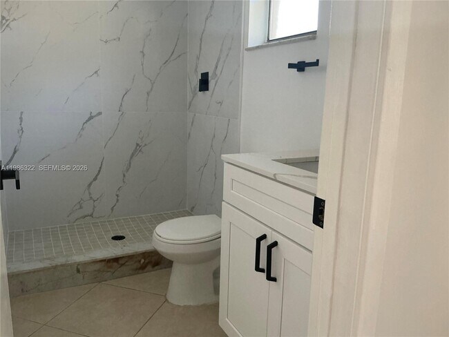 Building Photo - 501 Gardens Dr