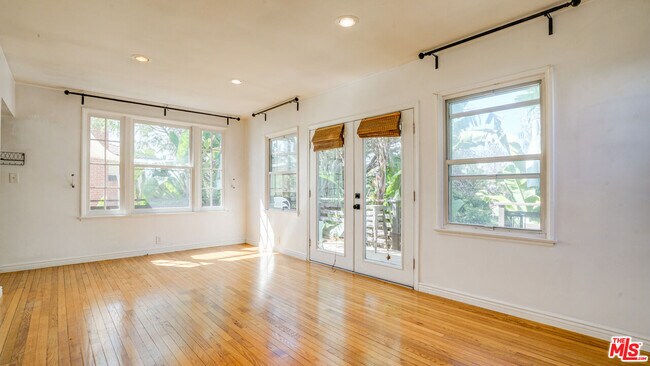 Building Photo - 6632 W 87th St
