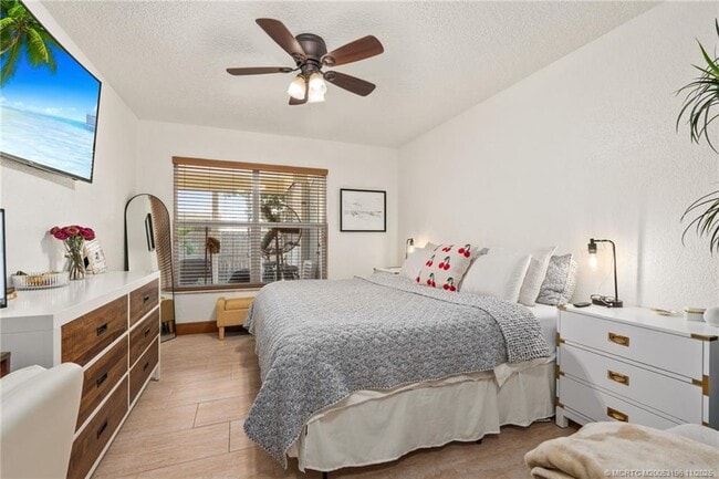 Building Photo - 111 Oakwood Dr