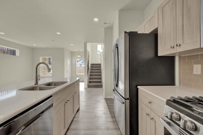 Building Photo - 6241 Felsite Grv