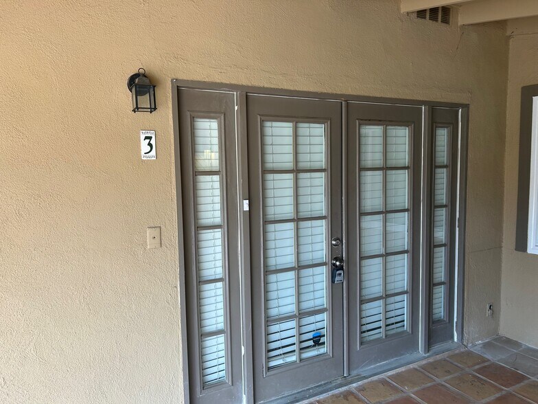 Building Photo - 37188 Melrose Dr