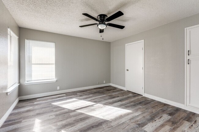 Building Photo - 228-232 Alexandria St Duplex