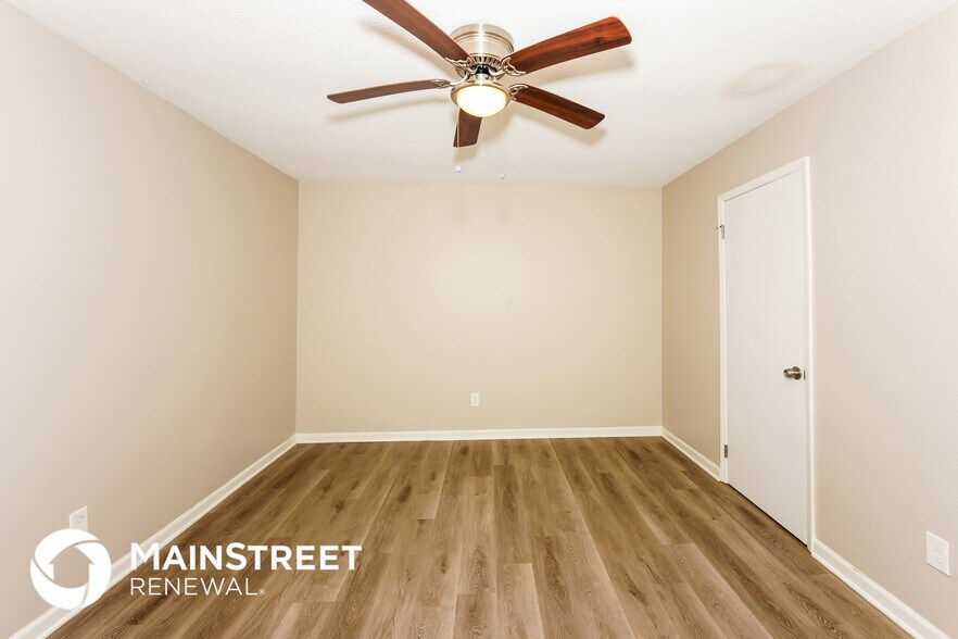 Building Photo - 1729 Tall Oak Cir