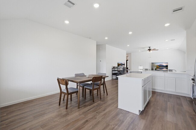 Building Photo - 651 Spring Ashberry Ct