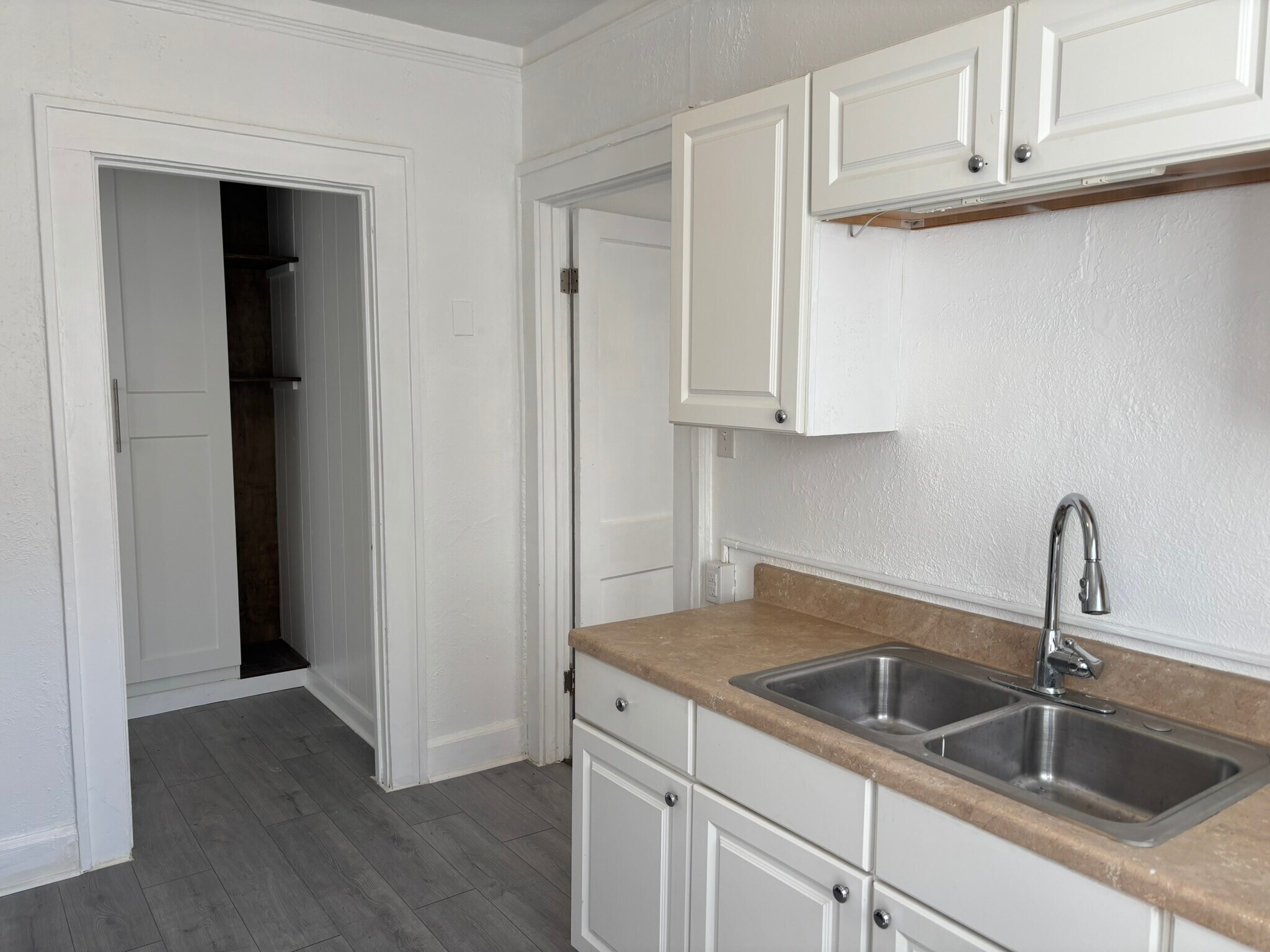 Building Photo - 5638 Richard Ave