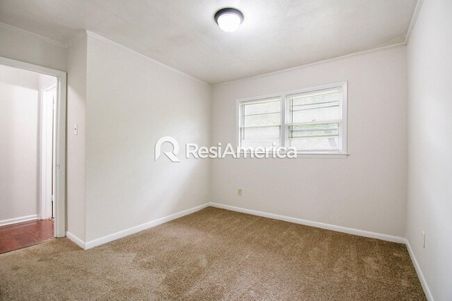 Building Photo - Redone and ready for move in