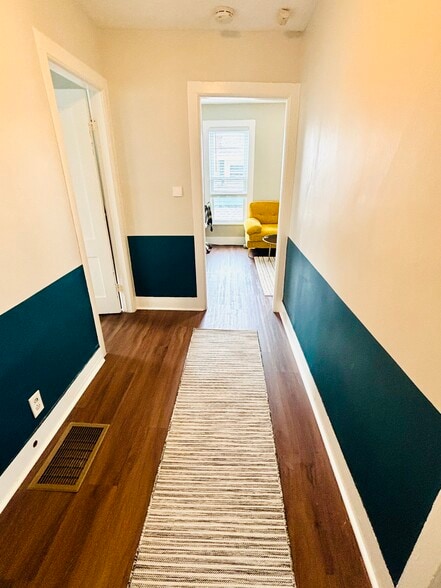 Building Photo - 72 - .5 Hickory St