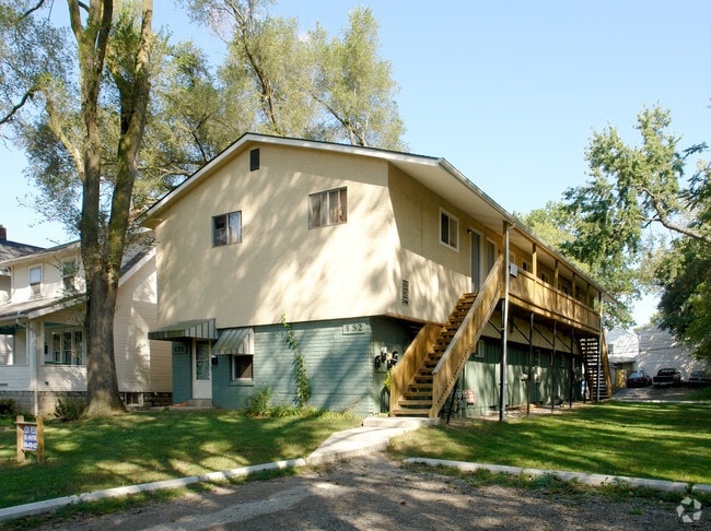 Primary Photo - 490-492 Alden Ave