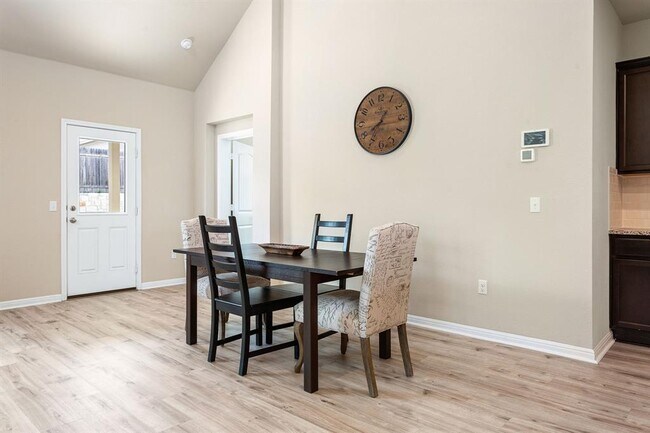 Building Photo - 309 Empress Tree Dr