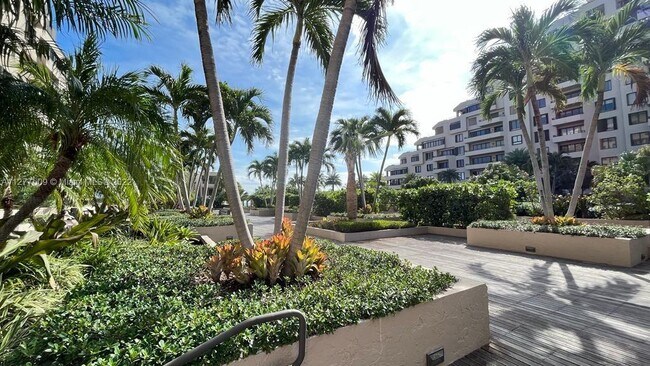 Building Photo - 251 Crandon Blvd