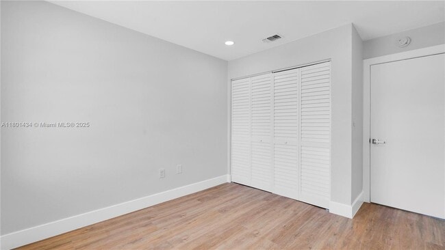 Building Photo - 2412 W 54th Pl