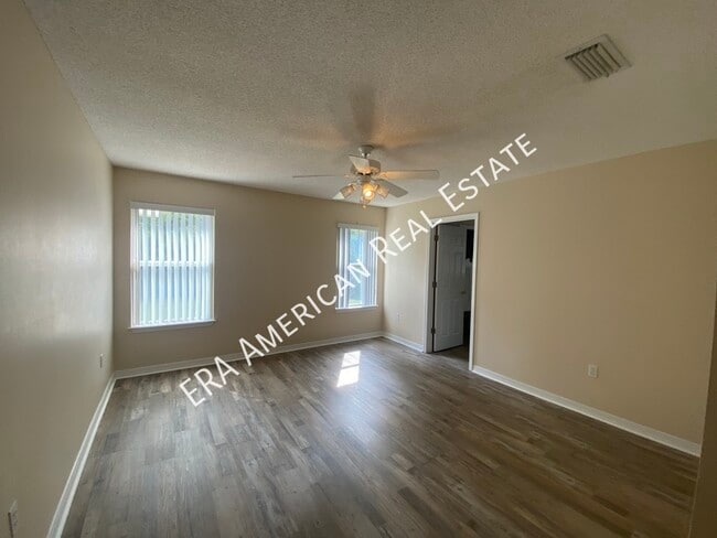 Building Photo - 6909 Leisure St