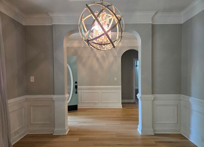 Building Photo - 8014 Ladys Secret Dr