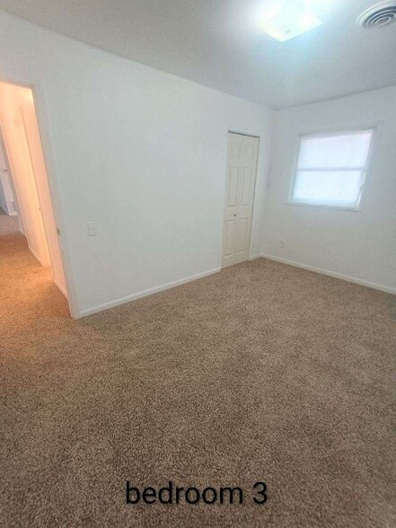 Building Photo - 1152 W Juniper Dr