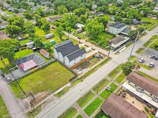 Building Photo - 409 Calloway St