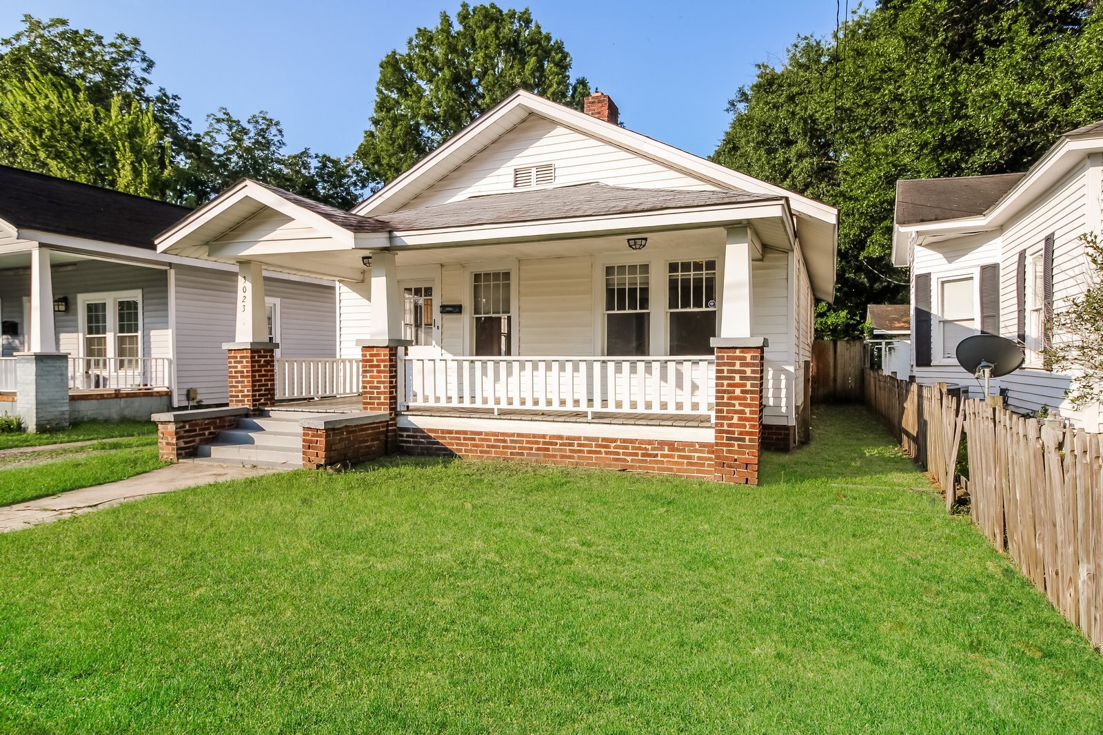 Building Photo - 3023 River Dr