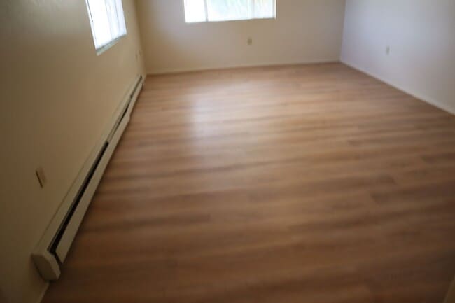 Building Photo - Livable, Lovable, & Avaiable!