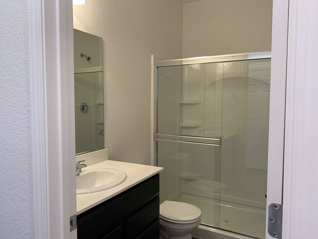 Building Photo - 4 bedroom Townhome