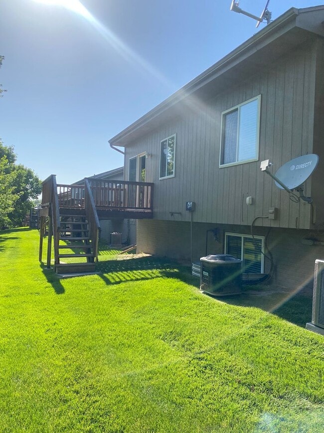 Building Photo - Beautiful 3 bed, 2 bath house at $2095 *PR...