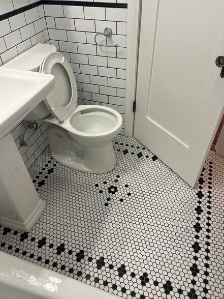 Building Photo - 1040 Prospect Ave