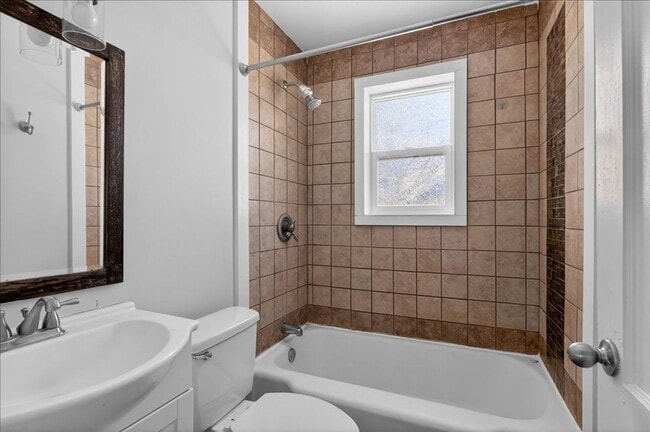 Building Photo - 1506 N Linwood Ave