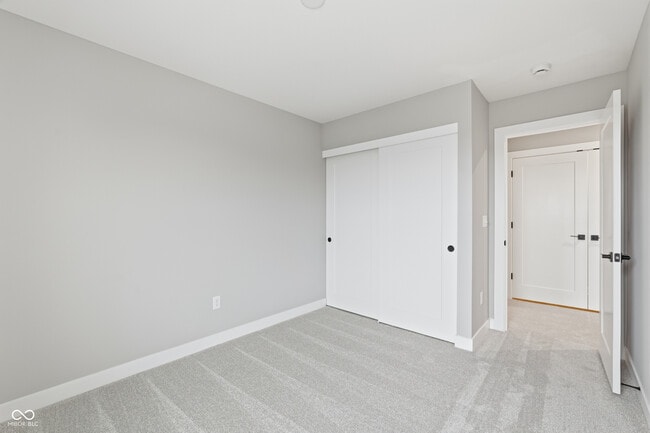 Building Photo - 420 Elite St