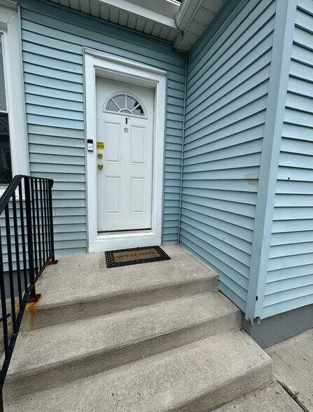Building Photo - 537 Schiller Ave