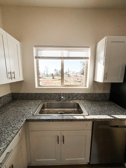 Building Photo - 5905 Oliver Rd