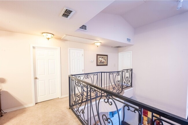 Building Photo - 7521 Country Club Dr