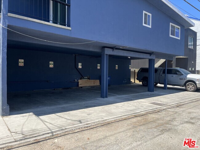 Building Photo - 101 Catamaran St