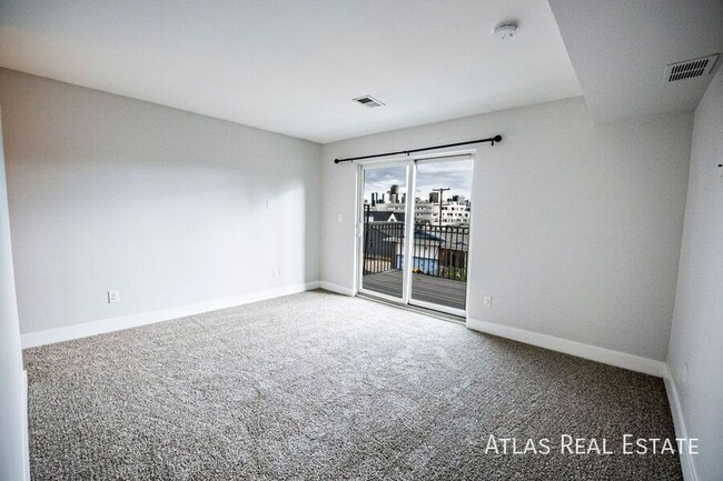 Building Photo - 2nd Floor LoHi 2 Bed 1 Bath with a Private...