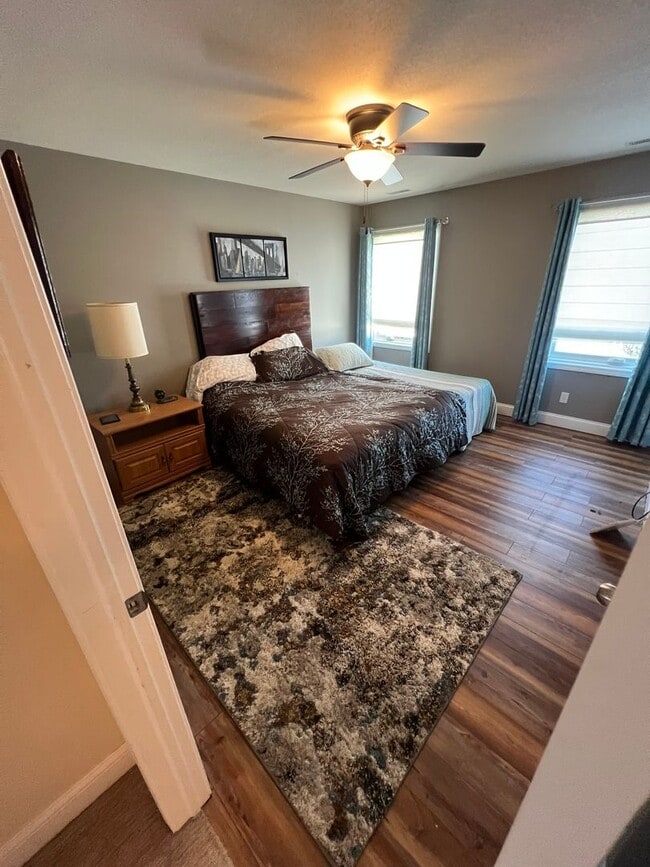 Building Photo - Great family home next door to Edwards Elementary in west Ames-4 bedroom 3 1/2 baths, 2 car garag...