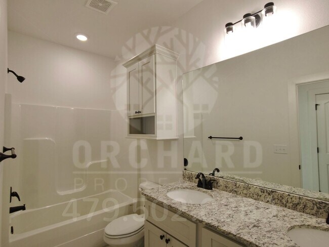 Building Photo - Siloam Springs- Single-Family Home- Beauti...