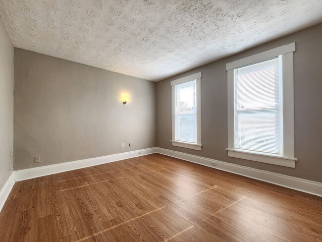 Building Photo - 363 Midland Ave
