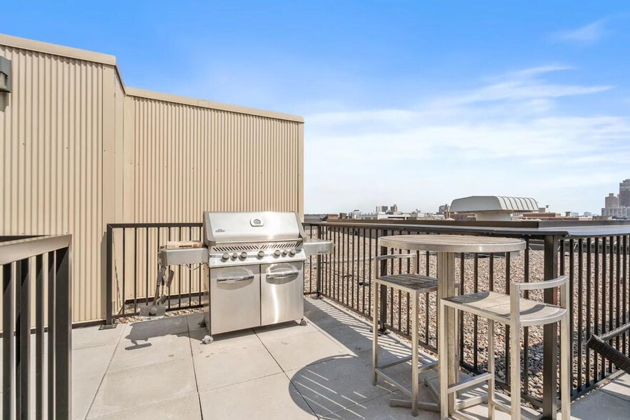 Building Photo - 301 N 7th Ave