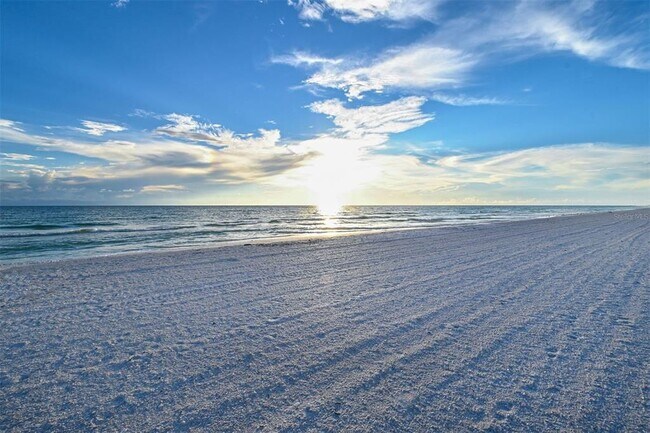 Building Photo - 575 Sanctuary Dr