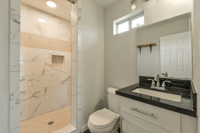 Building Photo - 1210 Airline N