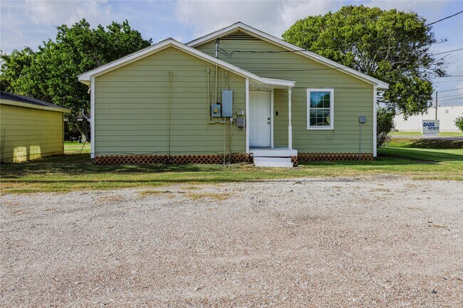 Building Photo - 910 Brockman St