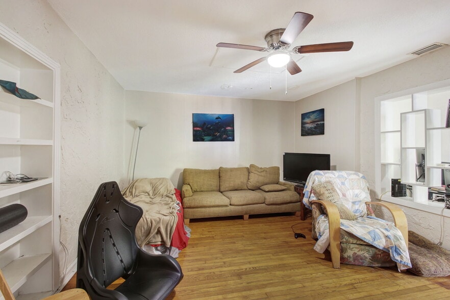 Building Photo - 2353 Spring Park Rd